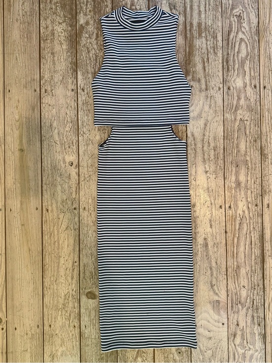 Topshop Dresses & Skirts - TopShop Striped Navy & White Cutout Dress